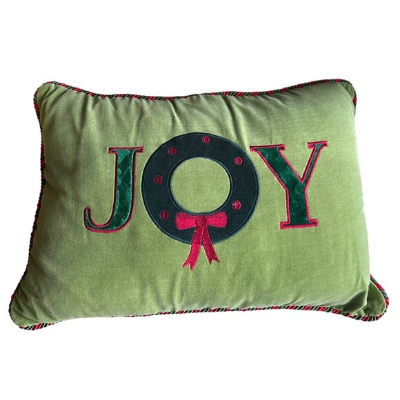 Holiday Decorative Pillow "Joy" Design With Wreath & Ribbon Green Red - Picture 1 of 3